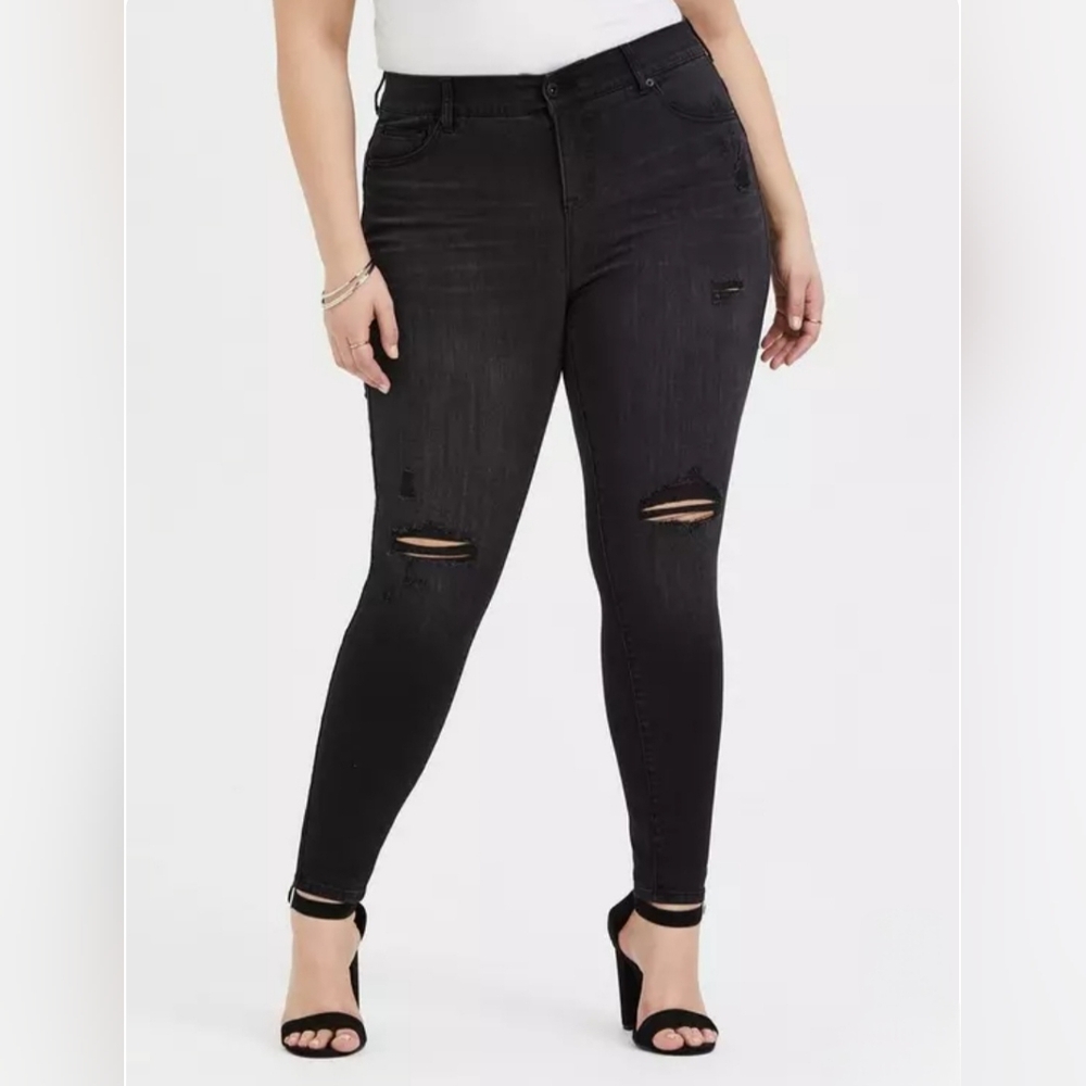 Torrid Bombshell Premium Stretch Skinny Black Distressed Jean Size 18R NWT